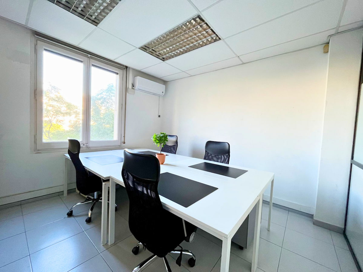 Oficina para 4 personas situada en CERC Letamendi